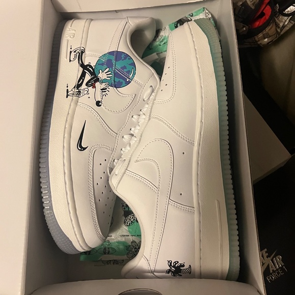 Nike Air Force 1 x Steve Harrington earth day. Size 8.5